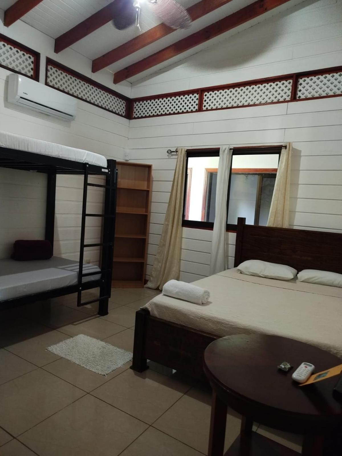 Hotel Liah'S Tortuguero Eksteriør bilde